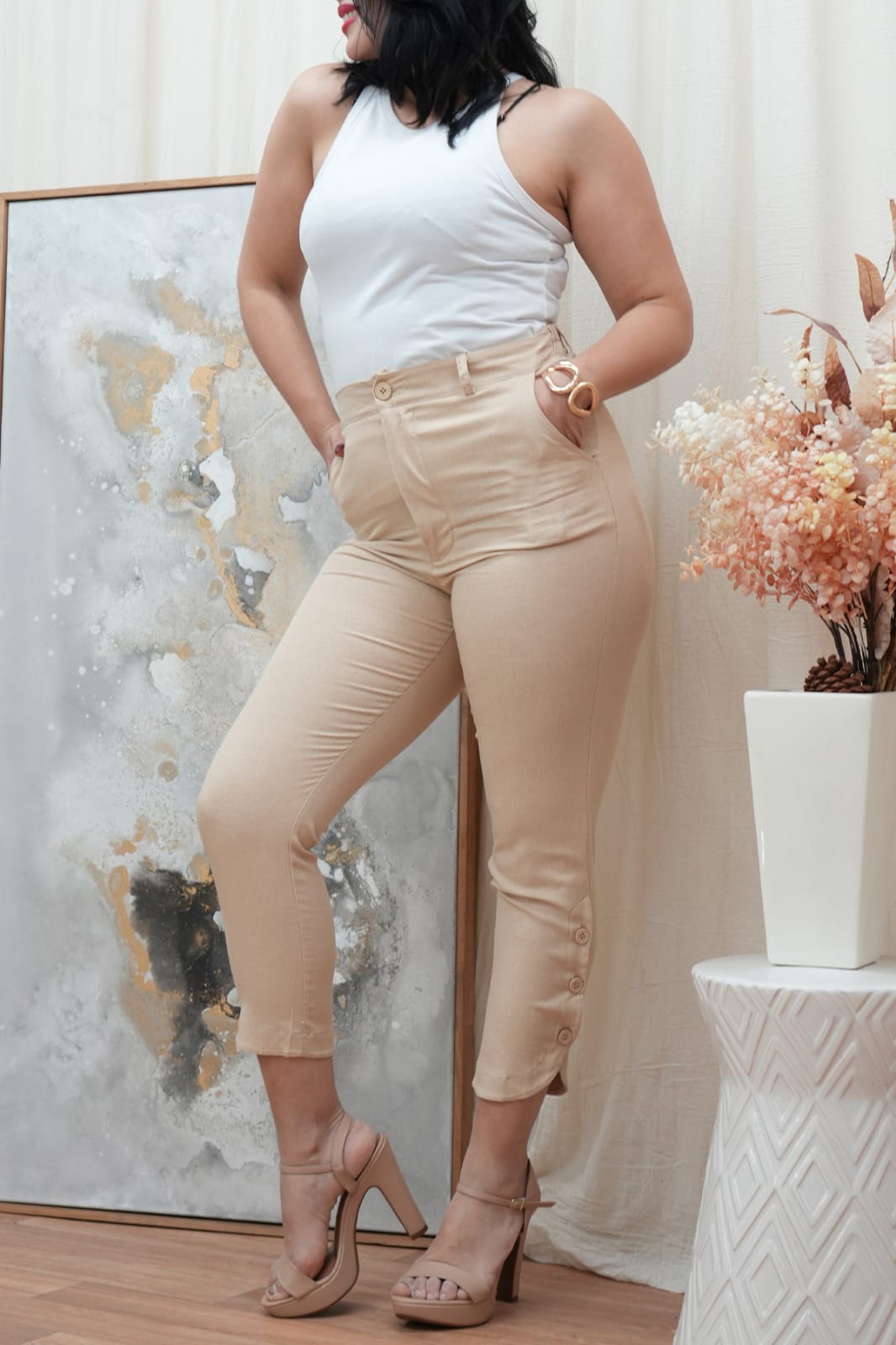 Pantalón de lino con botón  en el tobillo shery