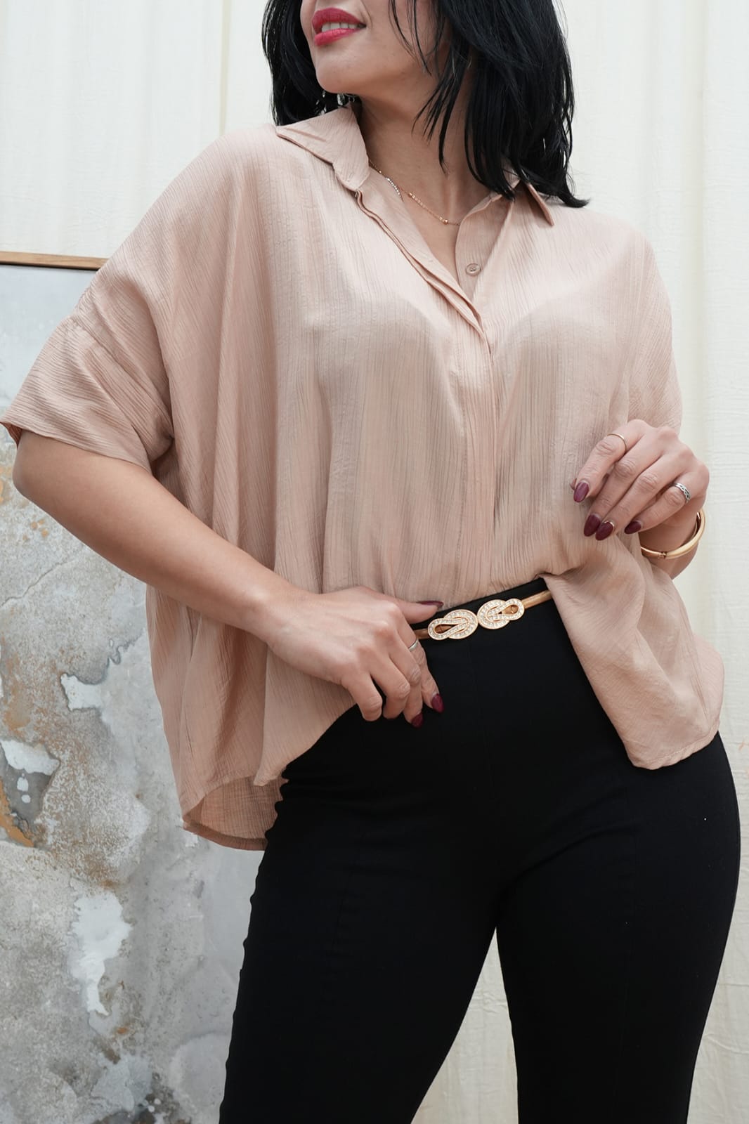 Camisa manga caída con boton invisible de manila chloe