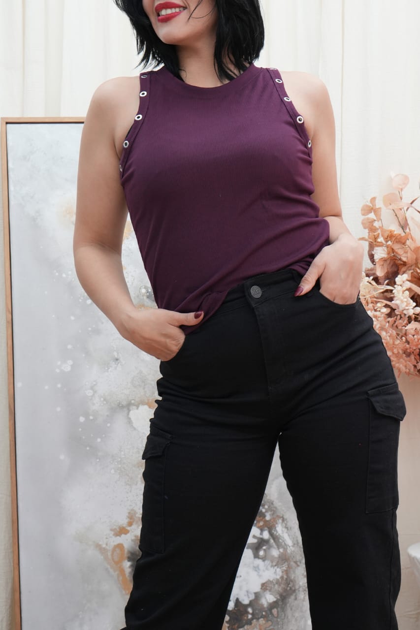 Musculosa  morley lisa con arandelas en los hombros y cuello Tina