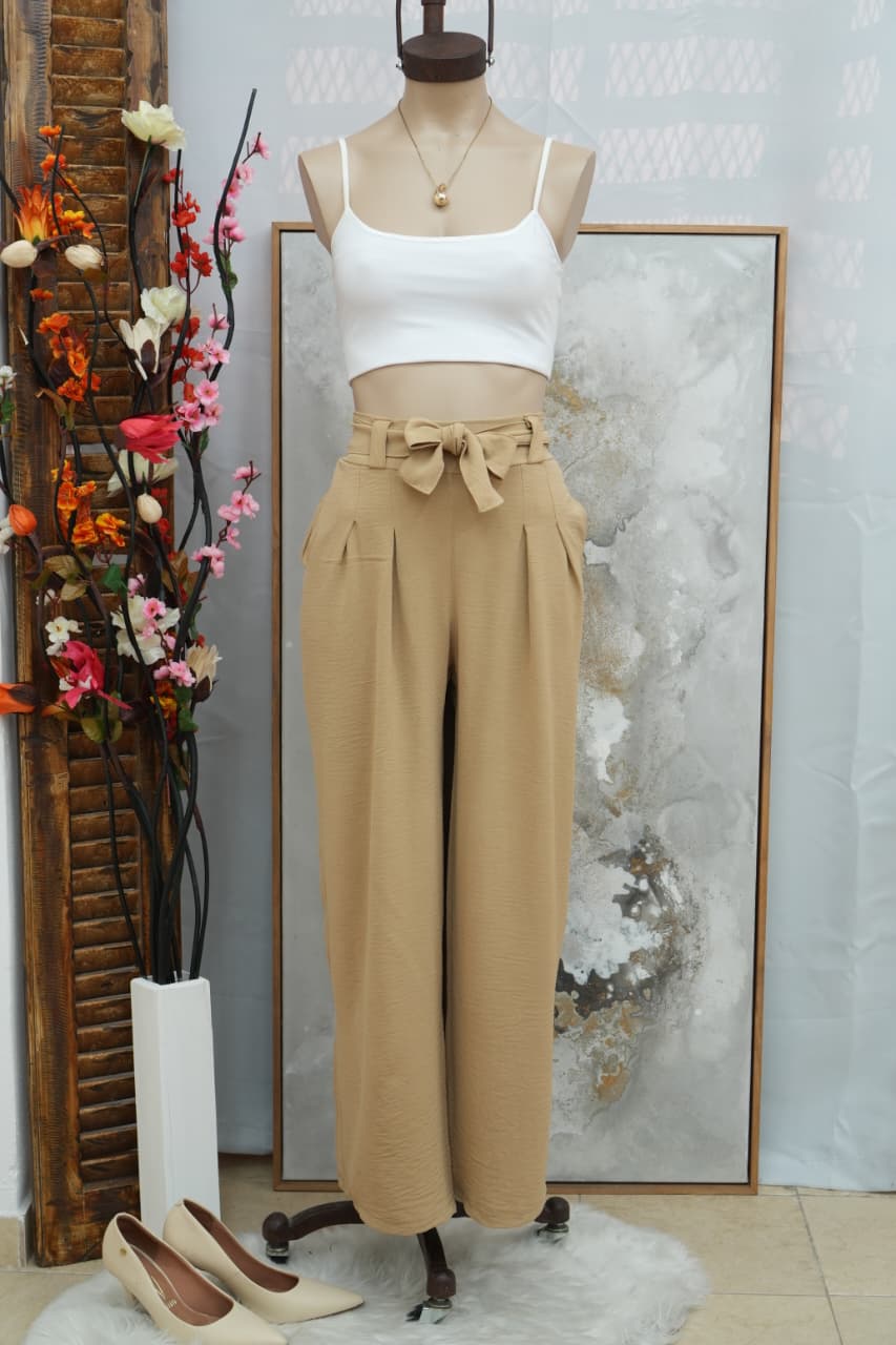 Pantalón de cey palazo con pinzas y elastico Atras Love
