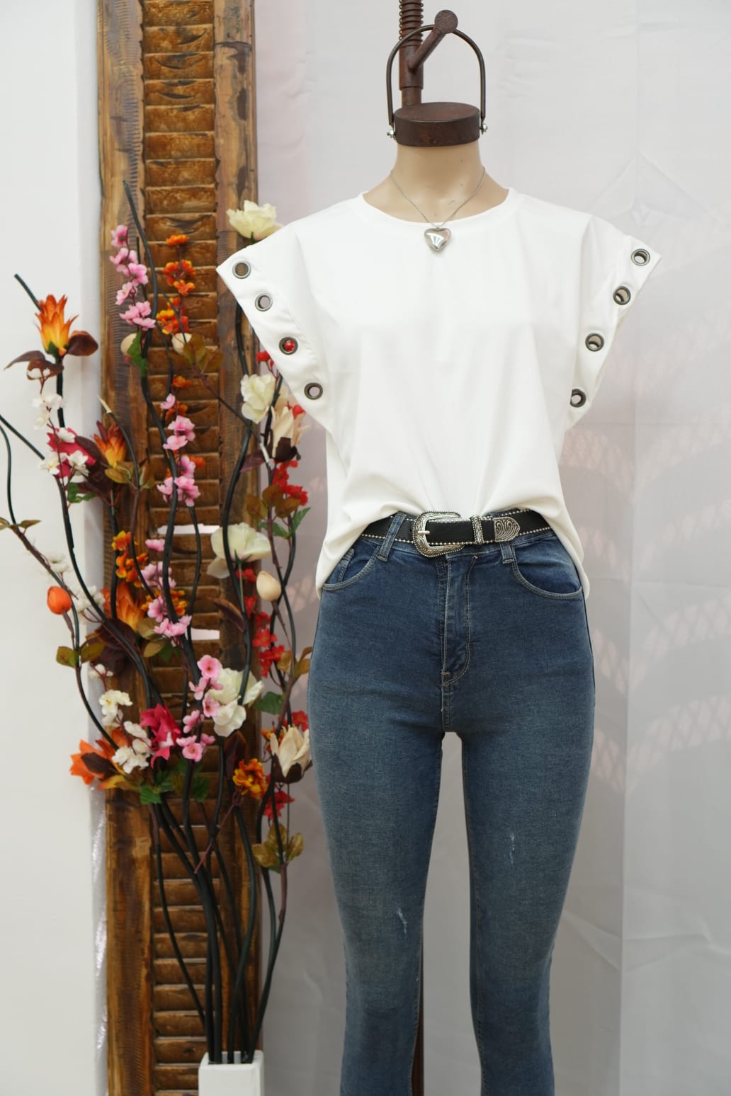 Remera  Morley amplio con arandelas  en las mangas