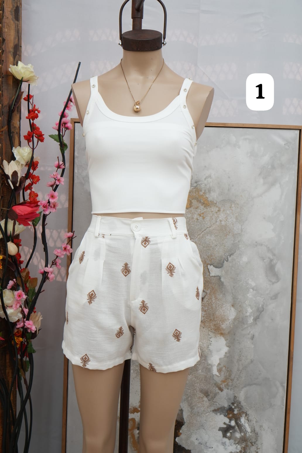 Shorts de lino paravicinni bordado Reina