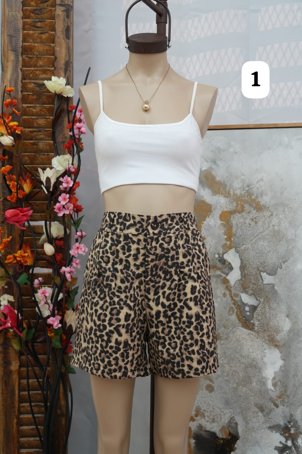 Shorts sastrero animal print y batik Anny