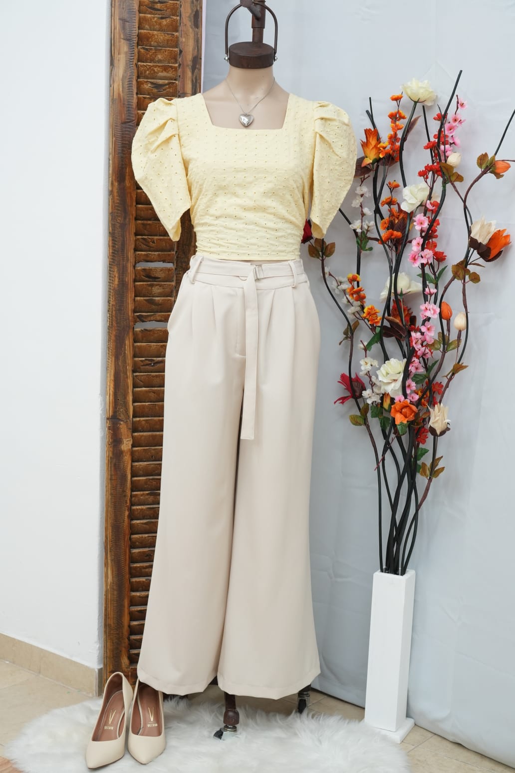 Blusa manga princesa con lazo en la espalda de lino broderi Daiana