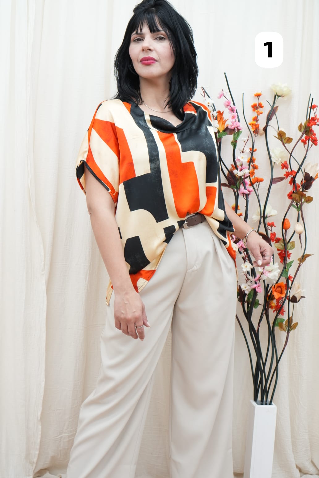 Blusa de saten estampada cuello caido Cinthia