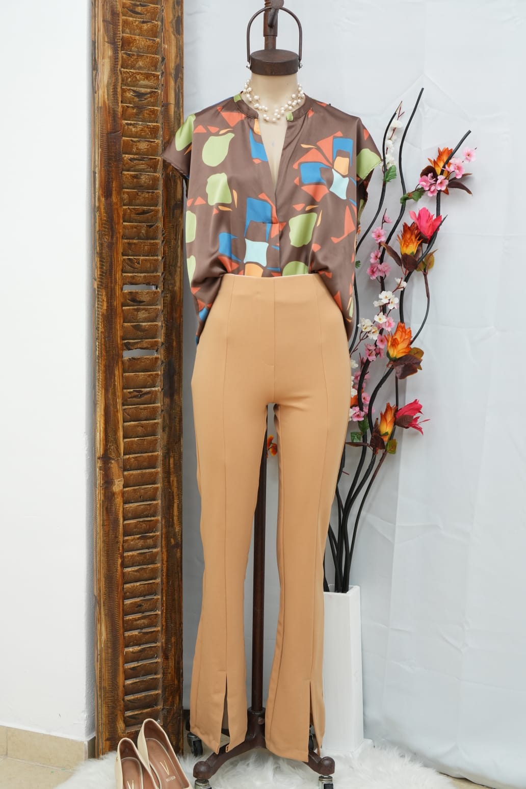 Pantalón de crep con elastico y tajo 2 pinzas Mariely