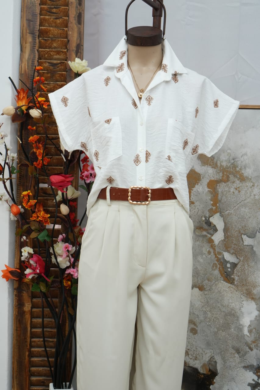 Camisa manga caída con dobladillo paravicinni grey  bordado