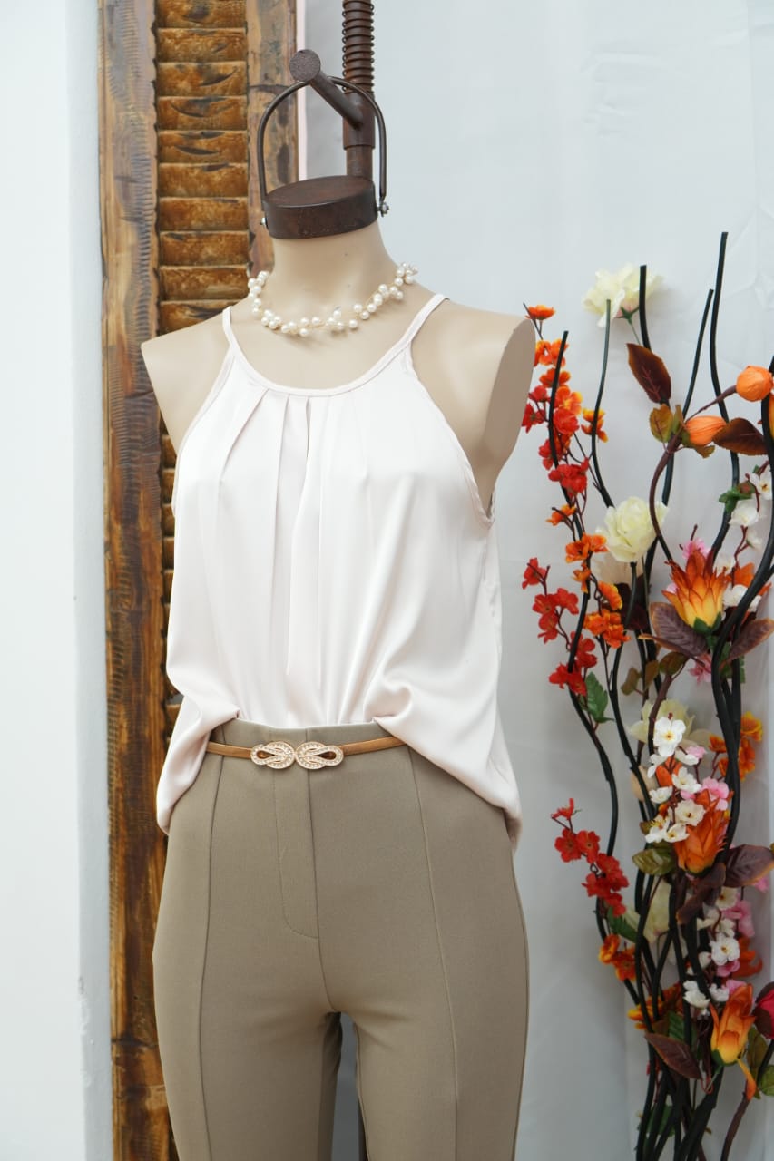 Musculosa de Satén liso con botón Maire