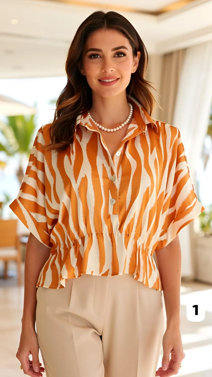 Blusa con cuello manga doblada arrugada abajo de saten estampada melisa